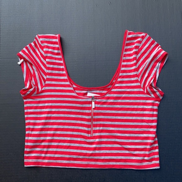 New GUESS Women's Crop Top XL - Picture 3 of 5